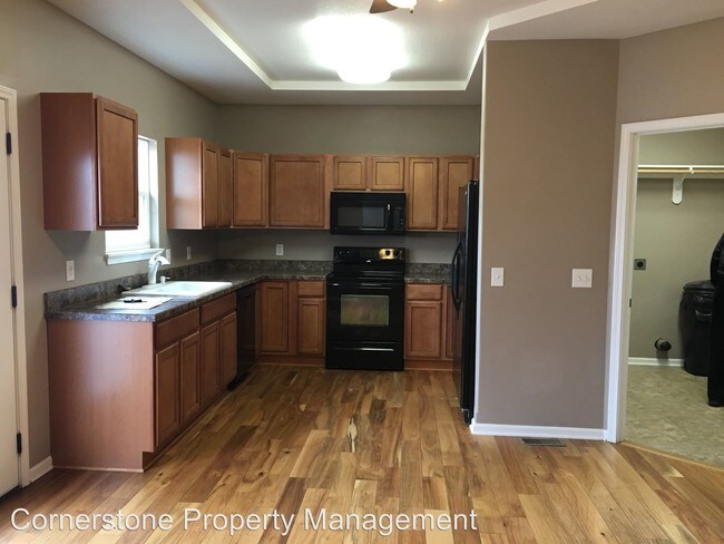 Foto del edificio - 3 br, 3 bath House - 202 12th St. Terr.