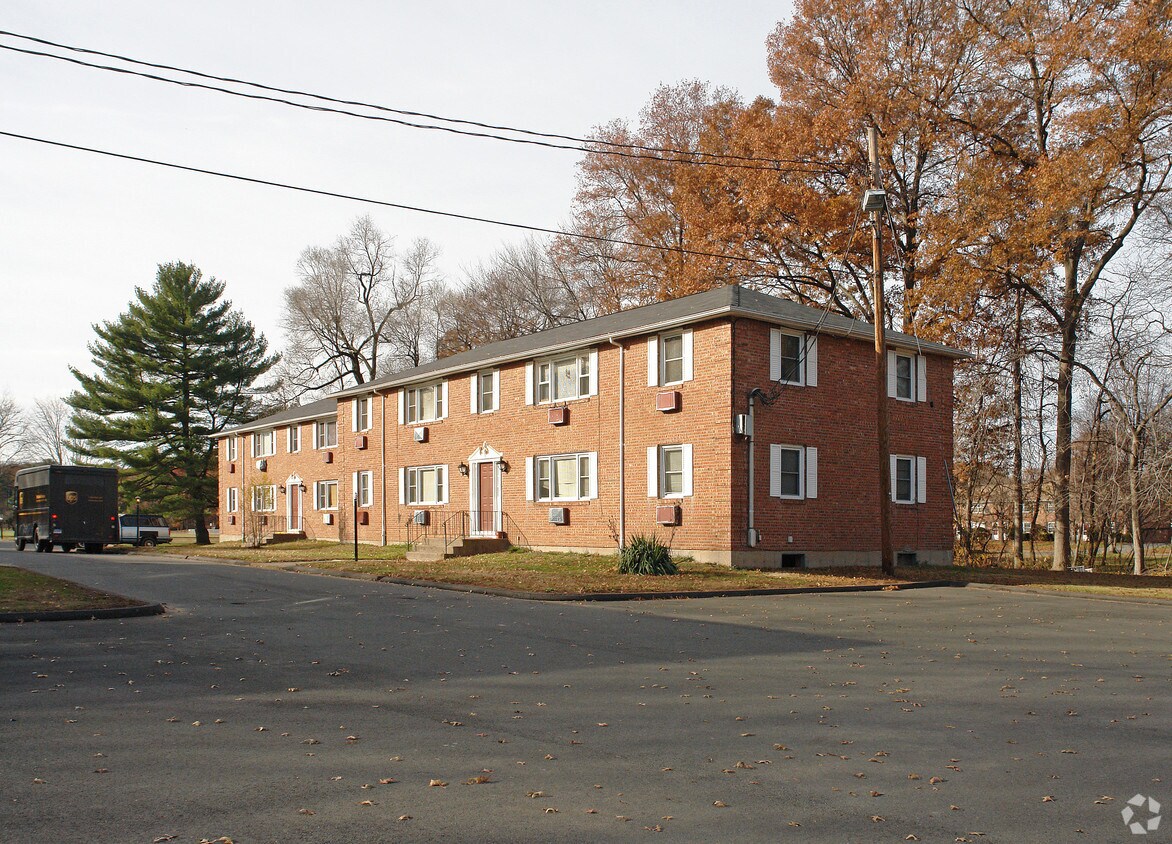 158 S Washington St, Plainville, CT 06062 Apartments in Plainville