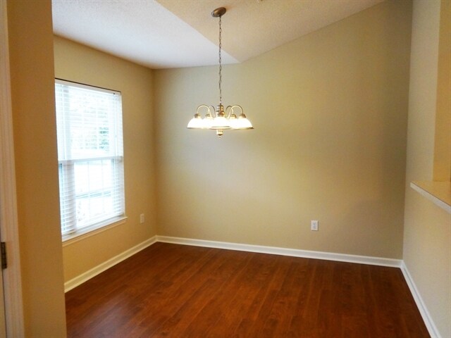 Foto del edificio - 24 Sunny Glen Drive