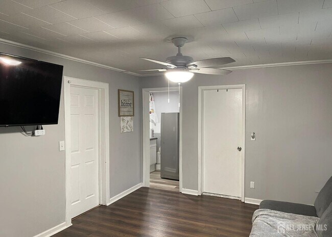 Foto del edificio - 305 Oak Tree Ave