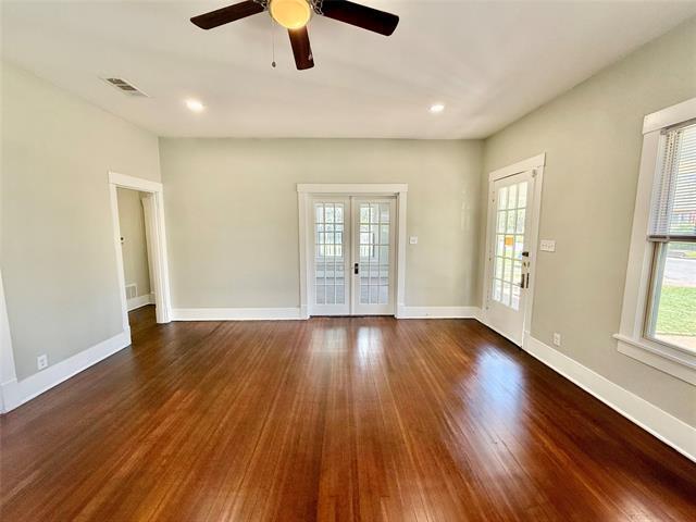 Foto del edificio - 1201 E Lamar St