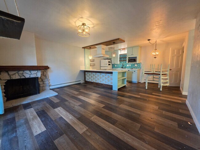 Foto del edificio - Stylish Ground Level Condo 2 Bedroom 2 Bath!