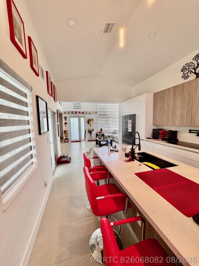 Building Photo - 1081 Wilshire Cir E