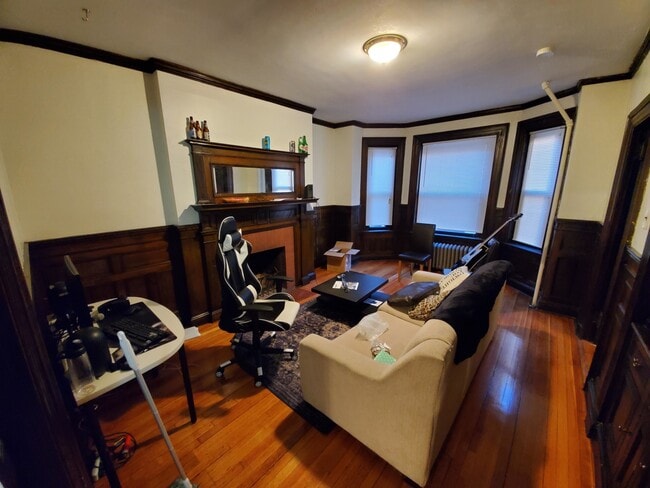 Building Photo - 533 Newbury St