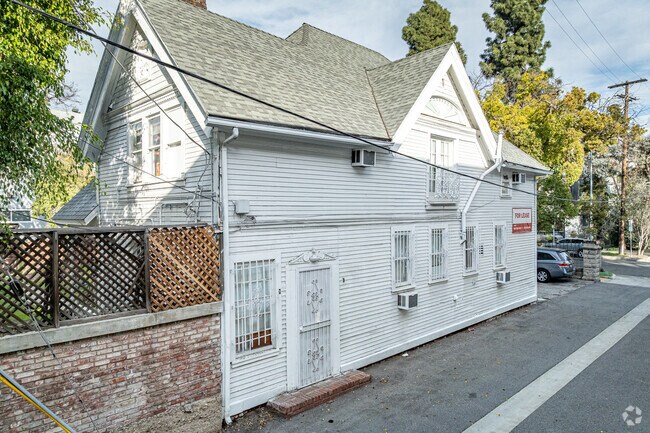 Building Photo - USC Portland House