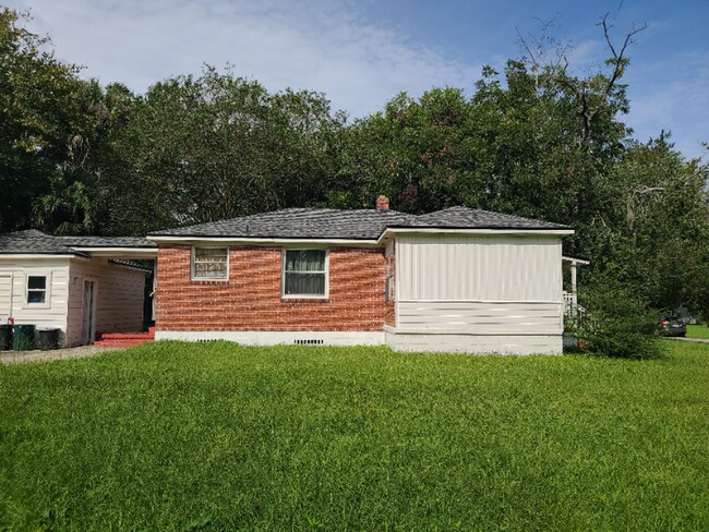 Building Photo - cozy 2 bedroom 1 bathroom