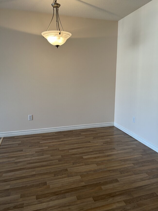 Photo du bâtiment - 7504-7504 Topaz Dr