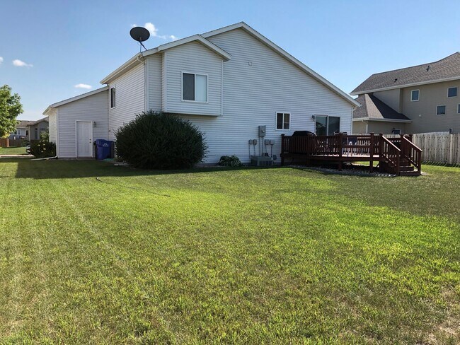 Foto del edificio - 4 Bed 2 Bath Single Family Home