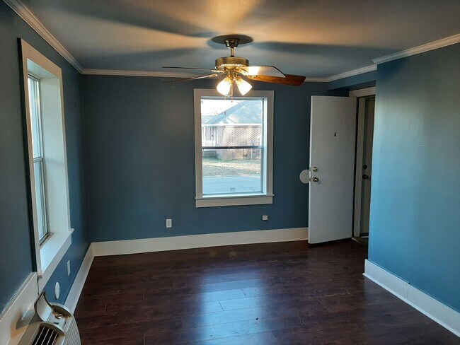 Building Photo - *LEASED* 2 Br/1 Ba Duplex Home, 609 #A Oak...