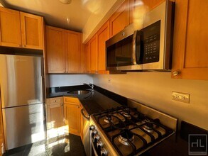 Building Photo - Christopher Street