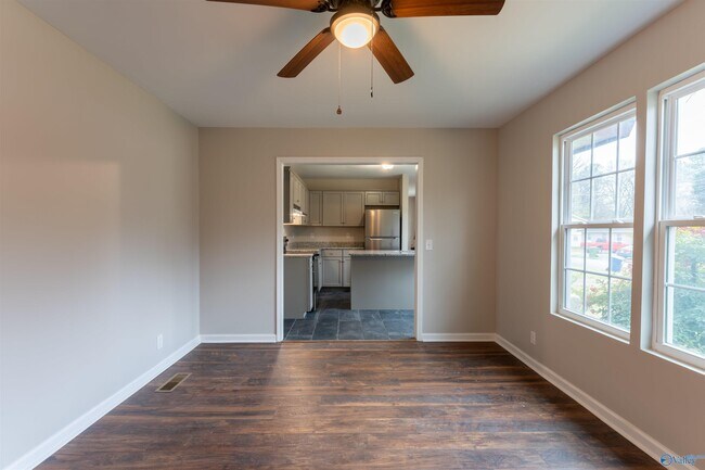 Foto del edificio - 3708 Valleydale Rd NW