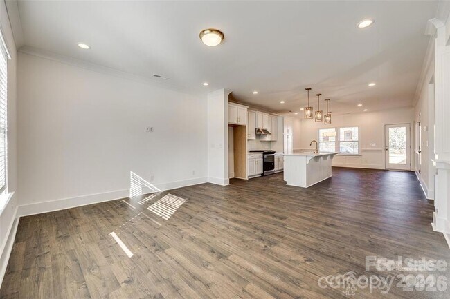 Foto del edificio - 1237 Eastway Dr