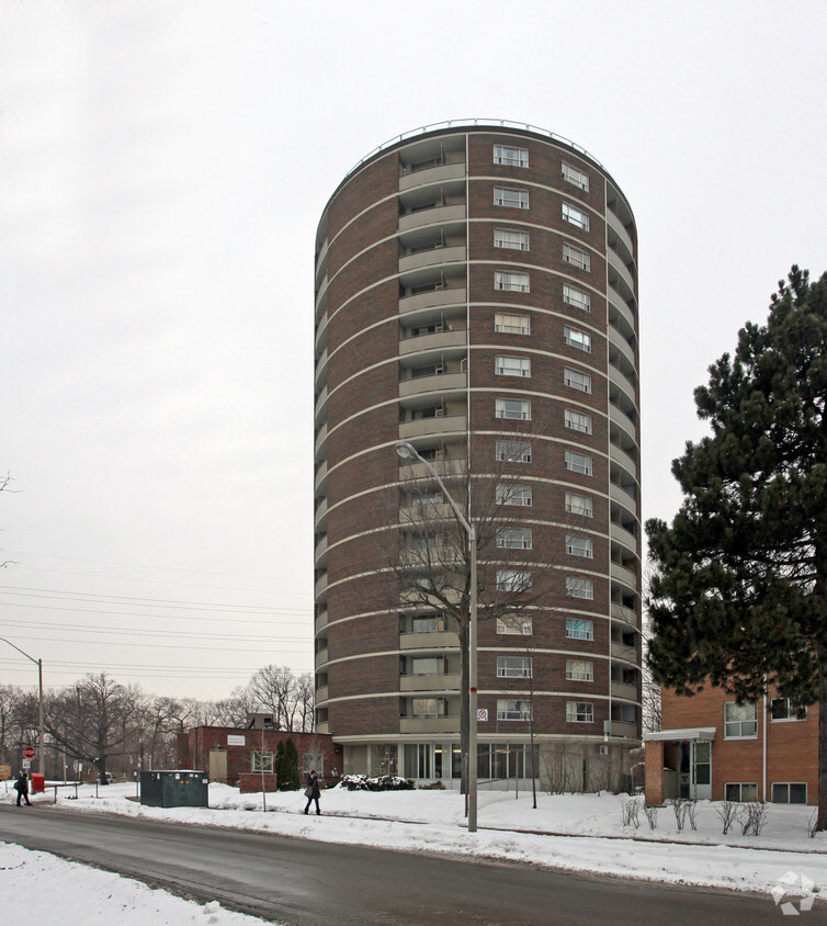Building Photo - Woodland Acres South