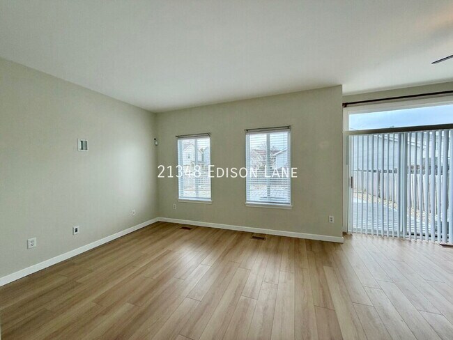 Foto del edificio - 21348 Edison Ln