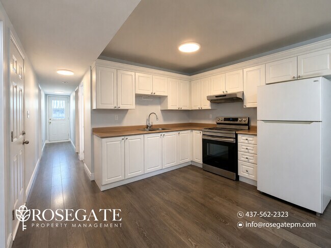 Photo du bâtiment - Pet-Friendly 2-Bedroom Basement Apartment with 2 Parking Spaces & Backyard – Barrie