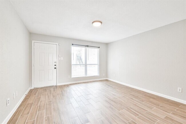 Building Photo - 8100 Creekbend Dr