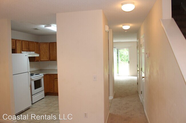 Building Photo - 3 br, 2.5 bath House - 372 Gardners Circle