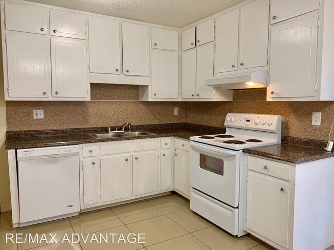 Foto del edificio - 4 br, 3 bath House - 7030 Silver Maple Dr.