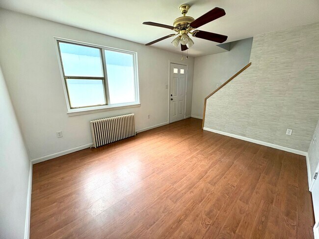 Foto del edificio - 2 Bedroom 1 Bathroom Townhome Available in Lancaster!