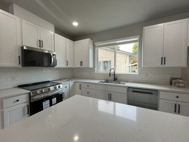 Foto del edificio - Sleek & Spacious: 2-Bed, 2-Bath with Doubl...