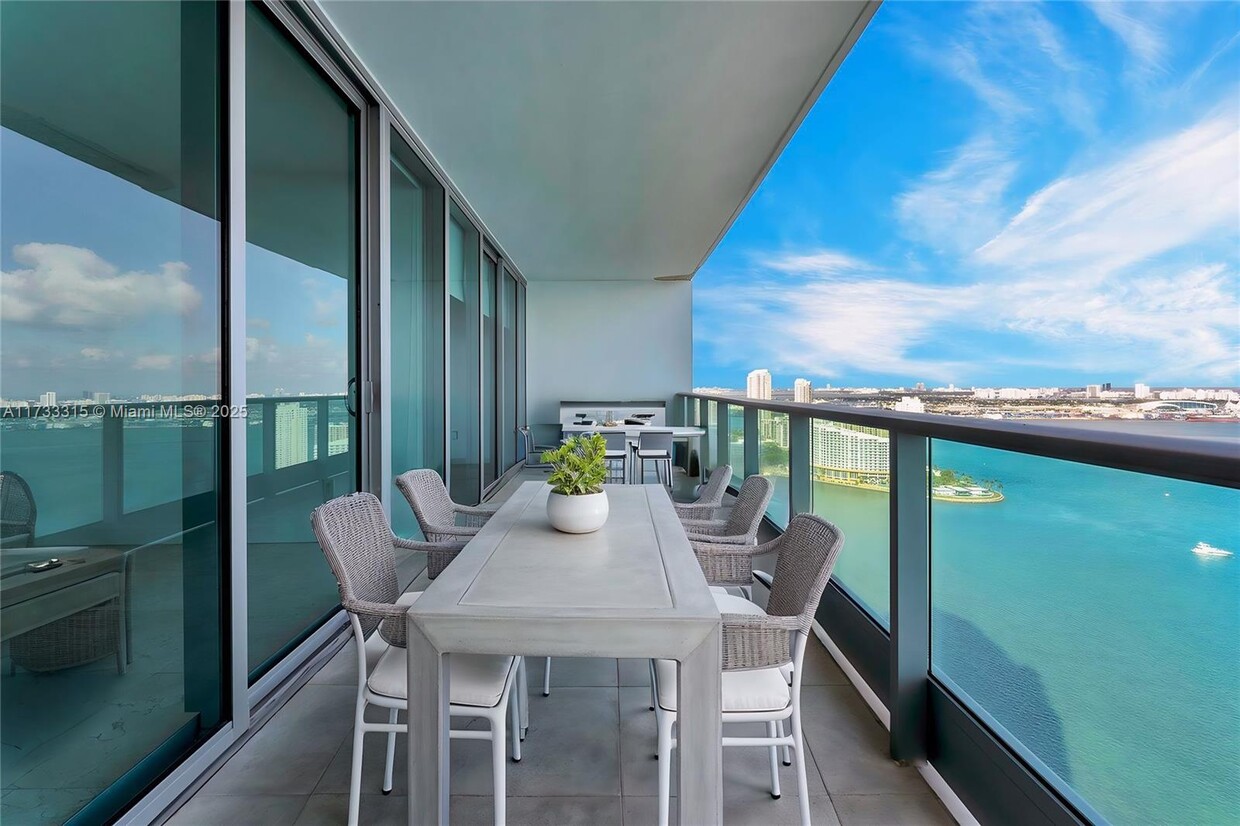 Foto principal - 1331 Brickell Bay Dr