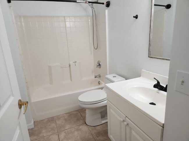 Master bathroom - 504 13th Pl