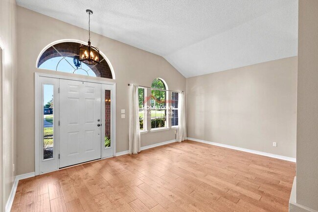 Foto del edificio - Four Bedroom Home in Gated Stonebrook Vill...