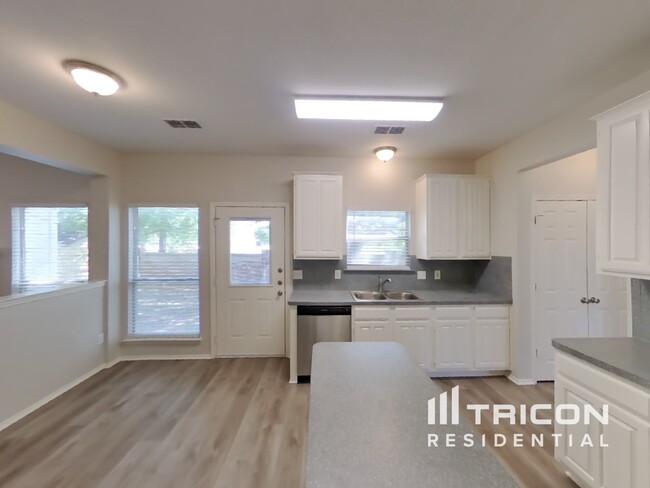 Foto del edificio - 8525 Clearbrook Dr