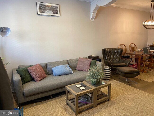 Foto del edificio - 2442 S Iseminger St