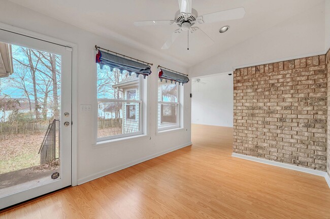 Building Photo - 413 Mountain View Ct