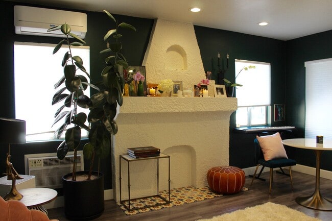 Building Photo - 323 N Vendome St