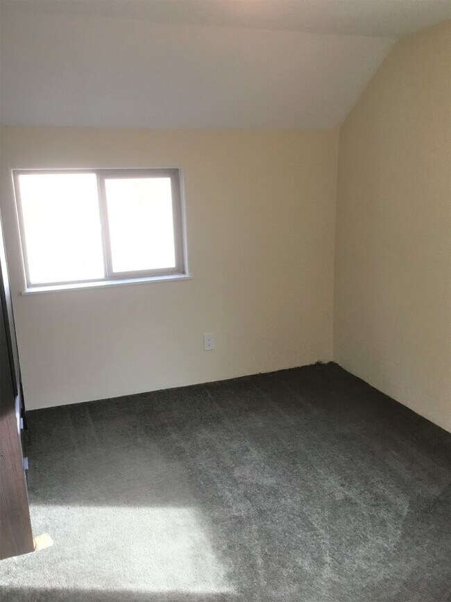 Building Photo - 851000