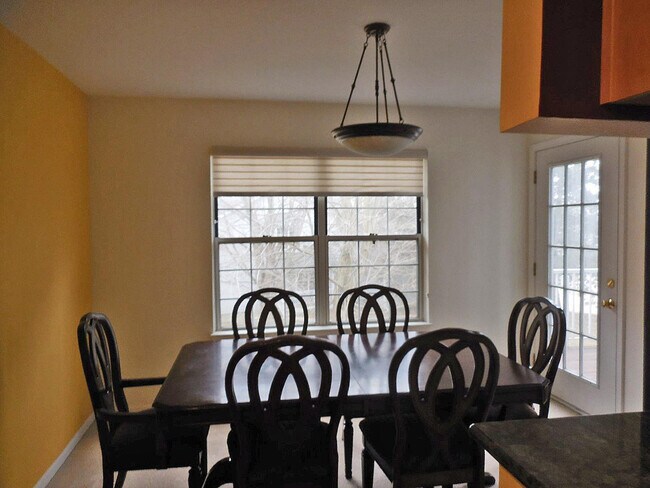 Foto del edificio - 4314 Hillside Dr