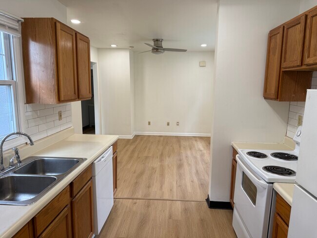 Foto del edificio - 121 Linwood Ave