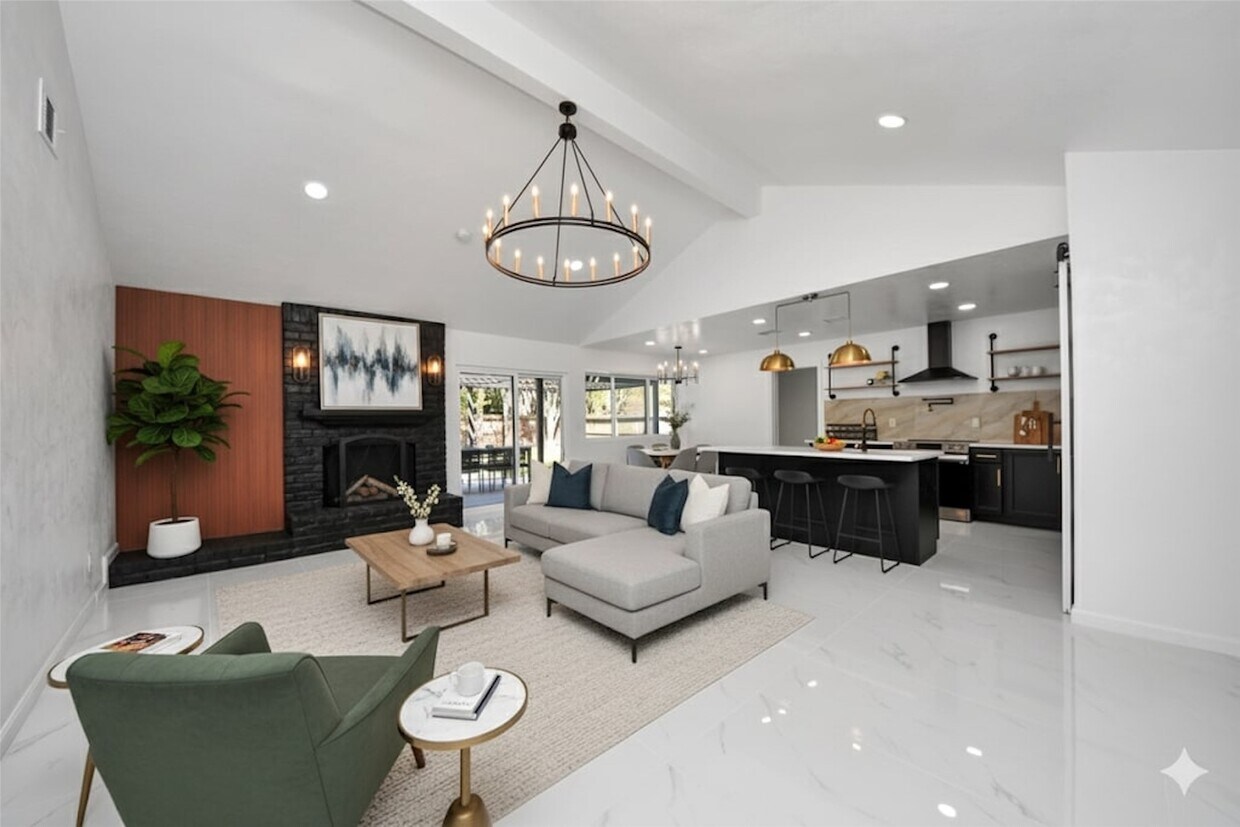 Foto principal - 22810 Deville Dr