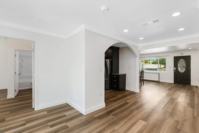 Foto del edificio - 420 N Batavia St