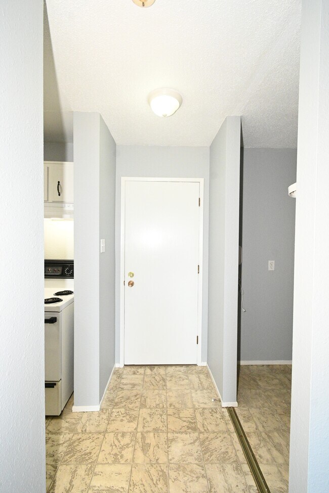 Building Photo - 4280 Quentin Ave