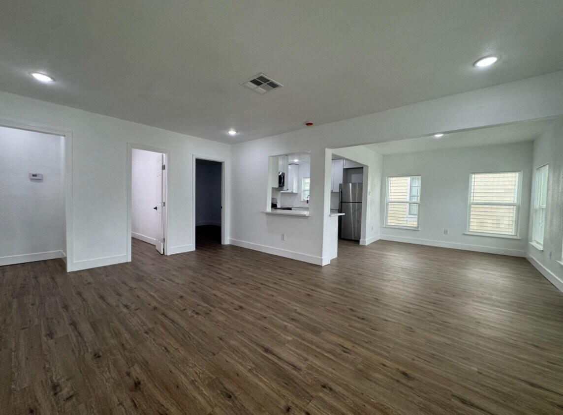 Foto principal - 1203 W 6th St