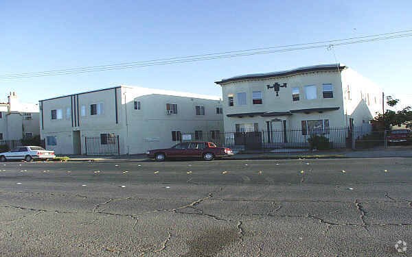 Foto del edificio - 424-426 W 10th St