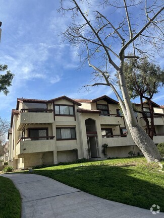 Building Photo - 18197 Sundowner Way
