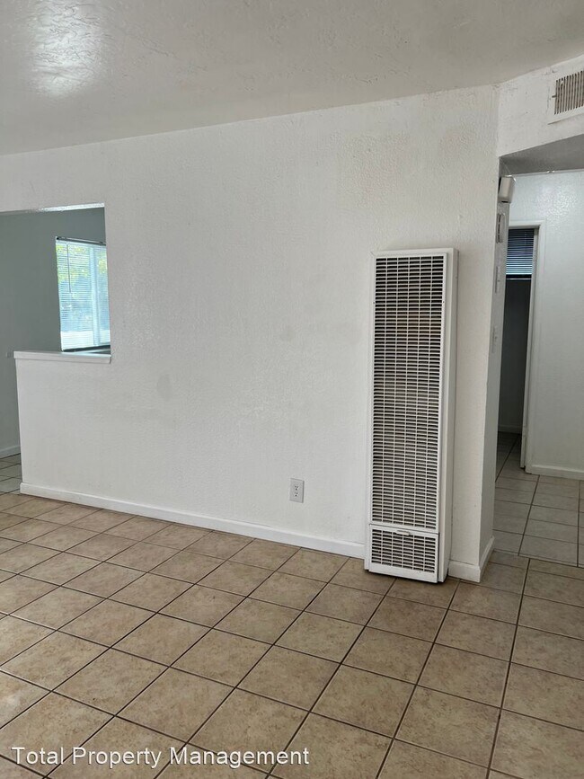 Building Photo - 2 br, 1 bath House - 310 W. Sweet Ave.