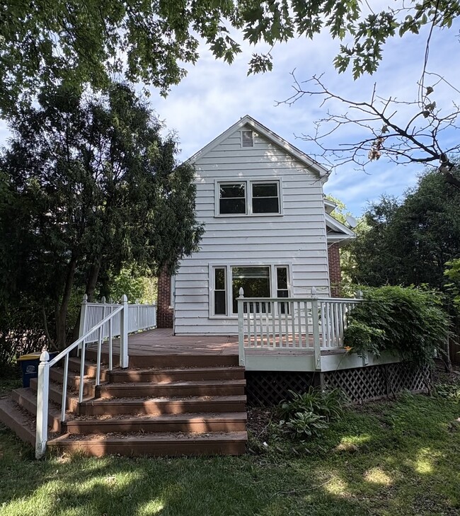 Building Photo - 621 Prairie Ave