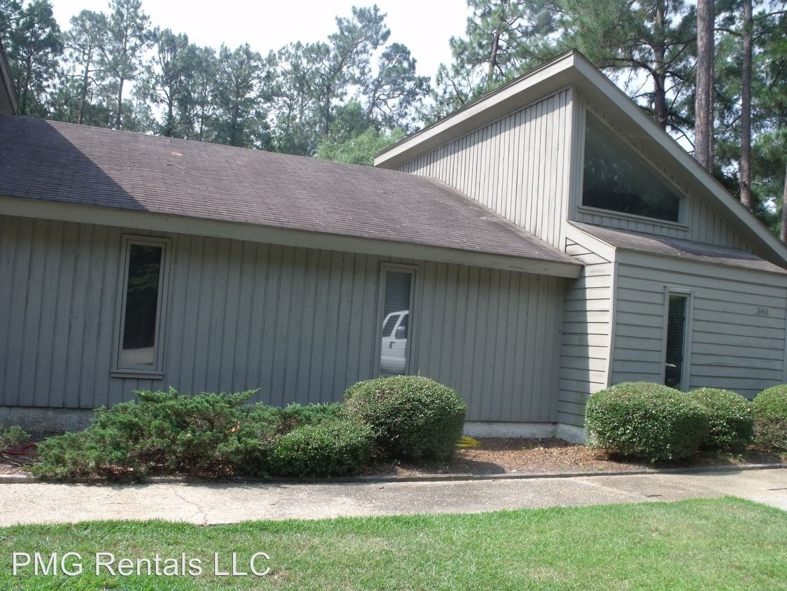 Primary Photo - 380 Hummingbird Cir
