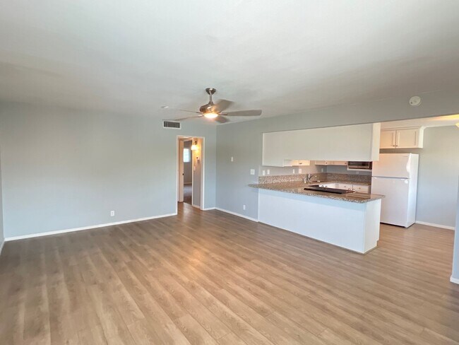 Foto del edificio - 5900 Stockdale Hwy