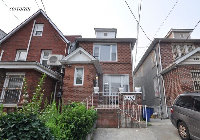 Foto del edificio - 673 Lenox Rd