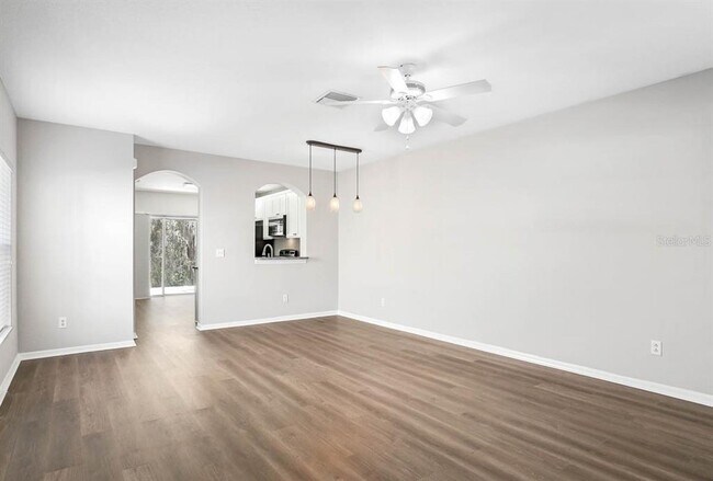 Building Photo - 15845 Fishhawk View Dr