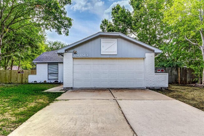 Building Photo - 10103 Towne Mist Dr