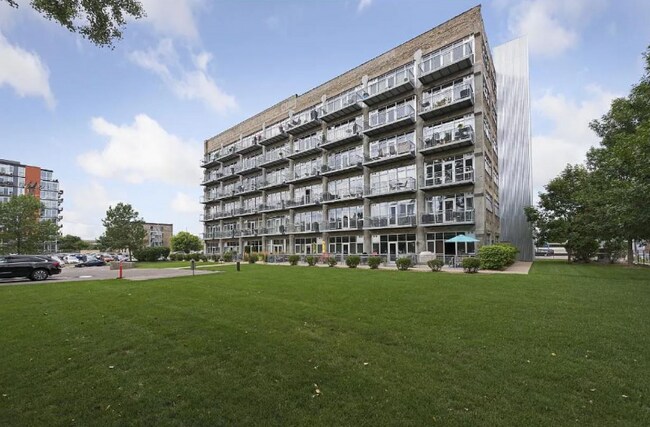 Building Photo - 749 N 3rd St