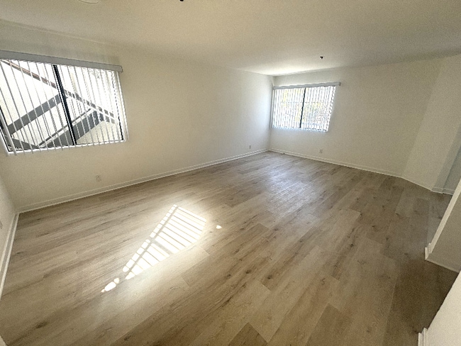 Foto del edificio - 555 Oak St