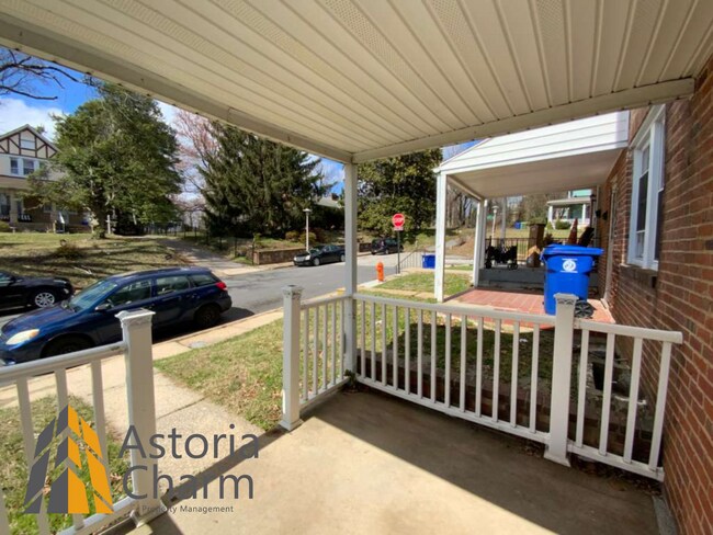 Foto del edificio - 3 Bedroom Home with Den and Fenced Yard in Quiet Neighborhood